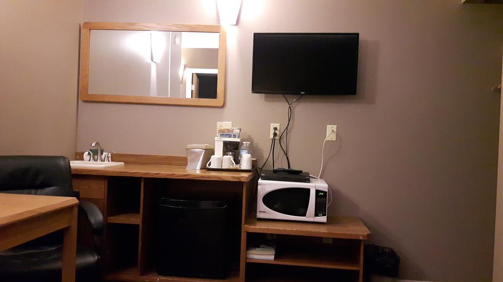 Canway Inn & Suites Dauphin Luaran gambar