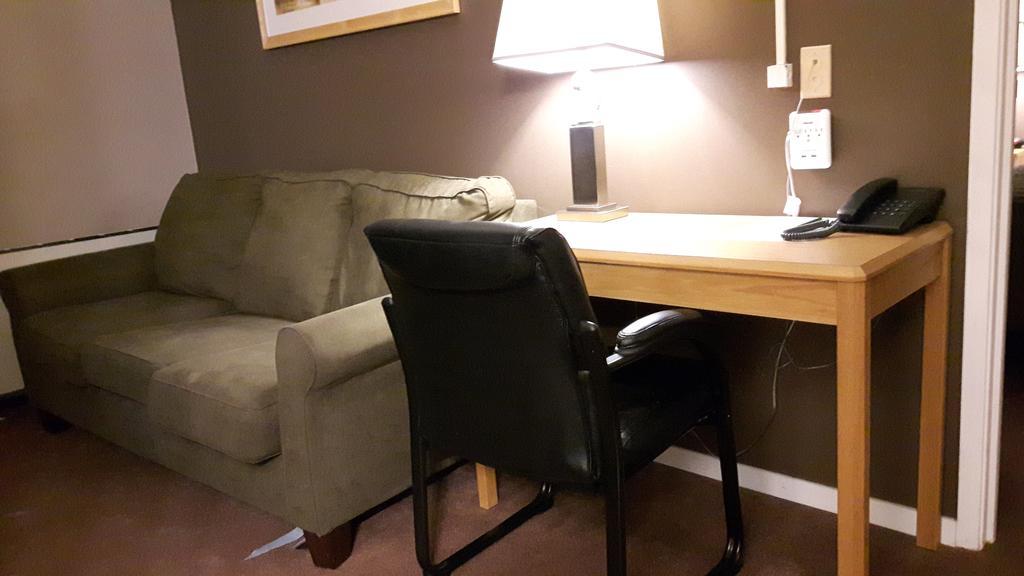 Canway Inn & Suites Dauphin Luaran gambar